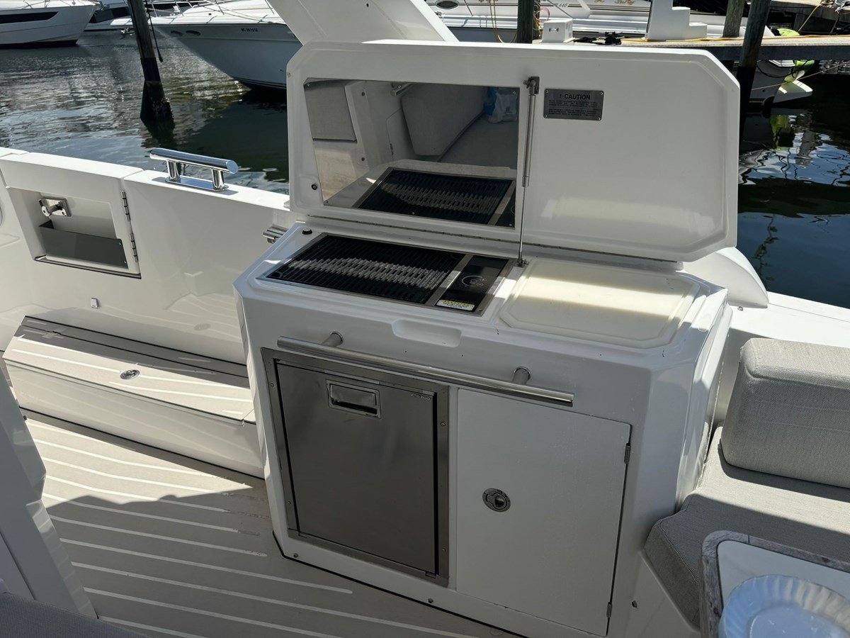 https://arconyachts.ams3.digitaloceanspaces.com/155201/conversions/large_4437101-optimize.jpg