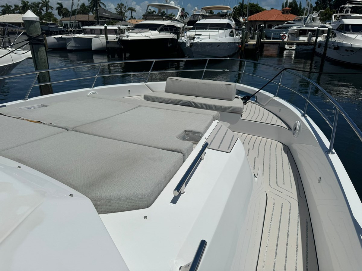https://arconyachts.ams3.digitaloceanspaces.com/155224/conversions/large_4437110-optimize.jpg