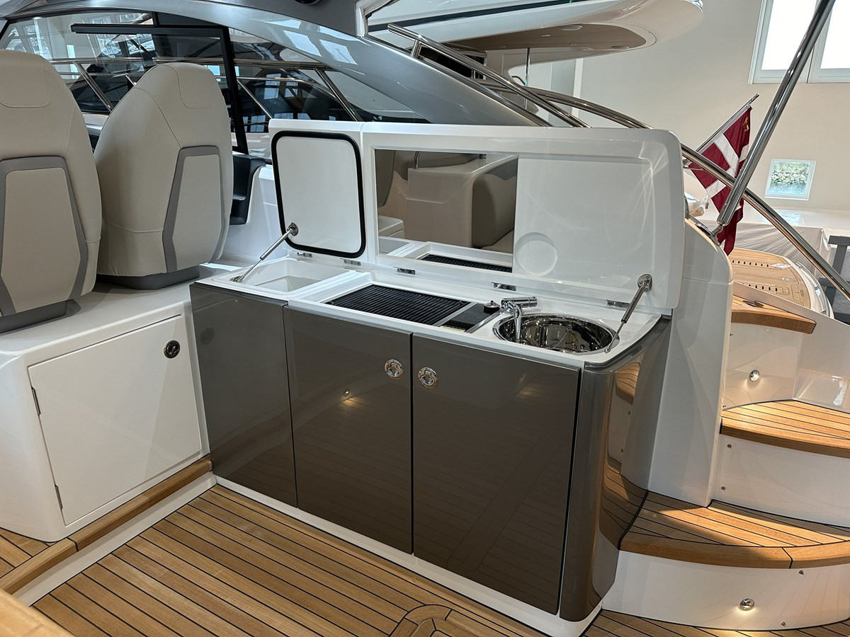 https://arconyachts.ams3.digitaloceanspaces.com/155263/conversions/large_4678574-optimize.jpg