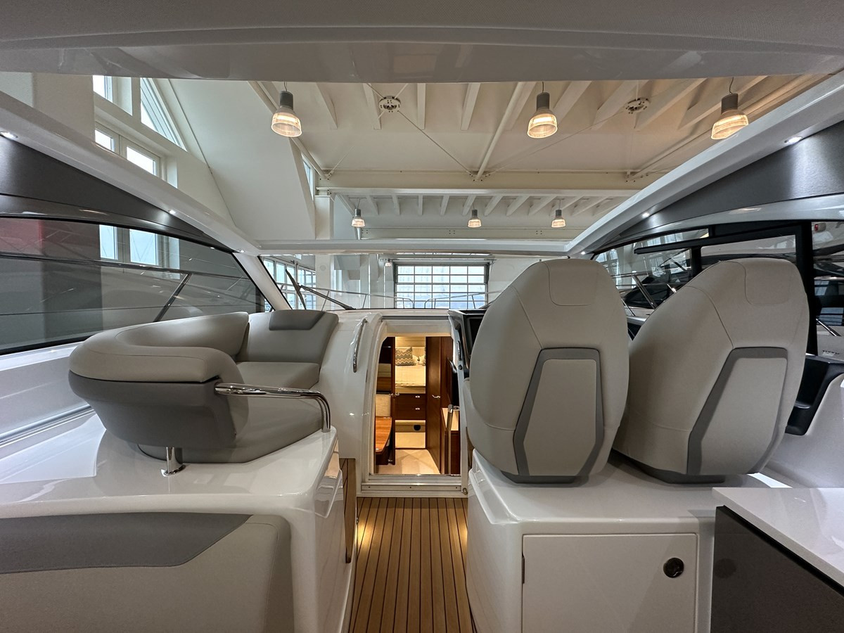 https://arconyachts.ams3.digitaloceanspaces.com/155271/conversions/large_4678577-optimize.jpg