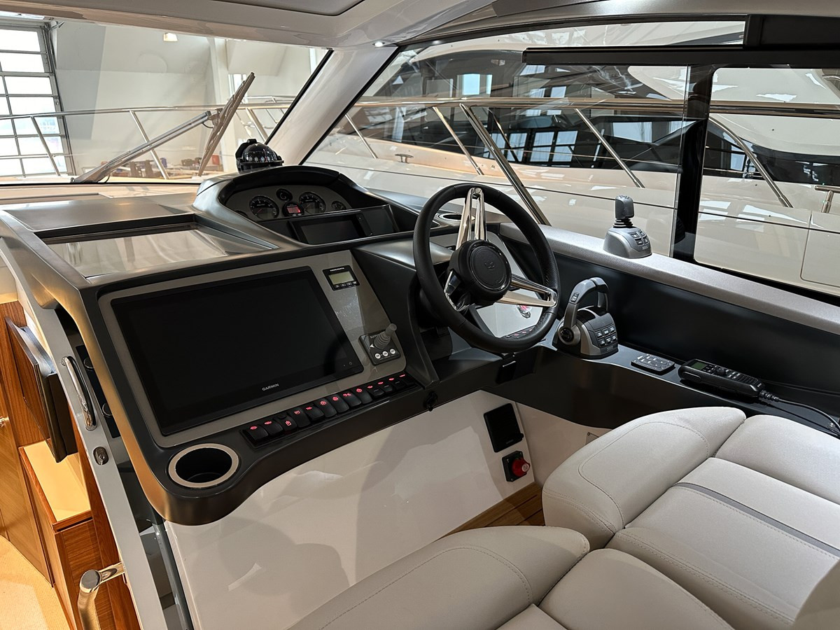 https://arconyachts.ams3.digitaloceanspaces.com/155277/conversions/large_4678579-optimize.jpg