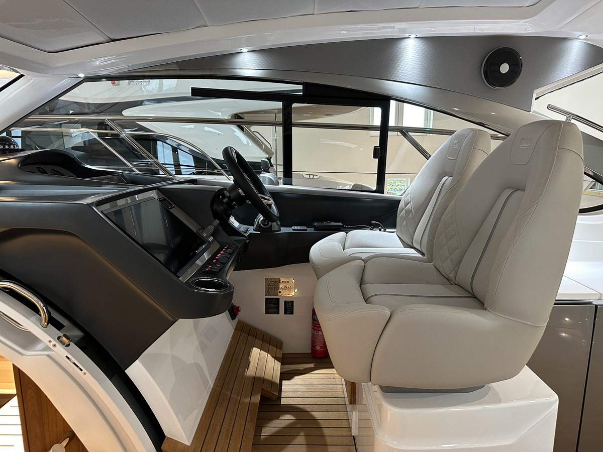 https://arconyachts.ams3.digitaloceanspaces.com/155281/conversions/large_4678580-optimize.jpg