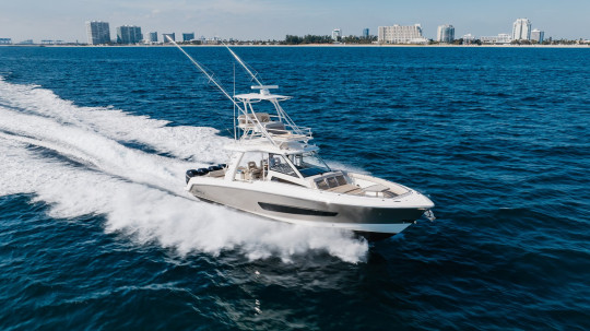 BOSTON WHALER 420 OUTRAGE