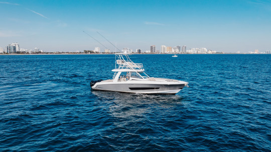 BOSTON WHALER 420 OUTRAGE