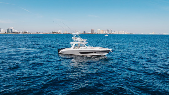 BOSTON WHALER 420 OUTRAGE