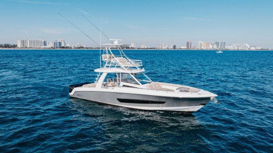 BOSTON WHALER 420 OUTRAGE