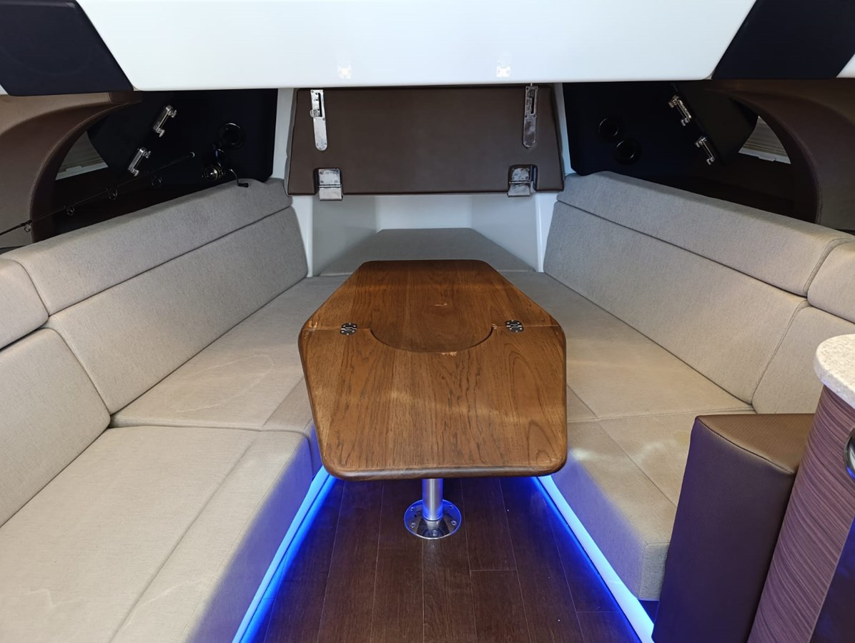 https://arconyachts.ams3.digitaloceanspaces.com/155311/conversions/large_4493101-optimize.jpg