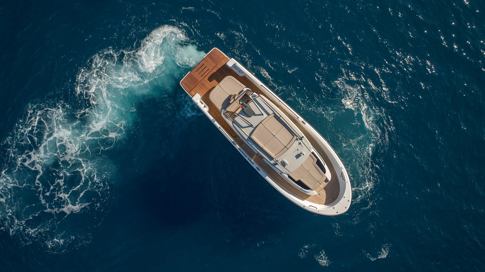 https://arconyachts.ams3.digitaloceanspaces.com/155343/conversions/large_3857390-optimize.jpg