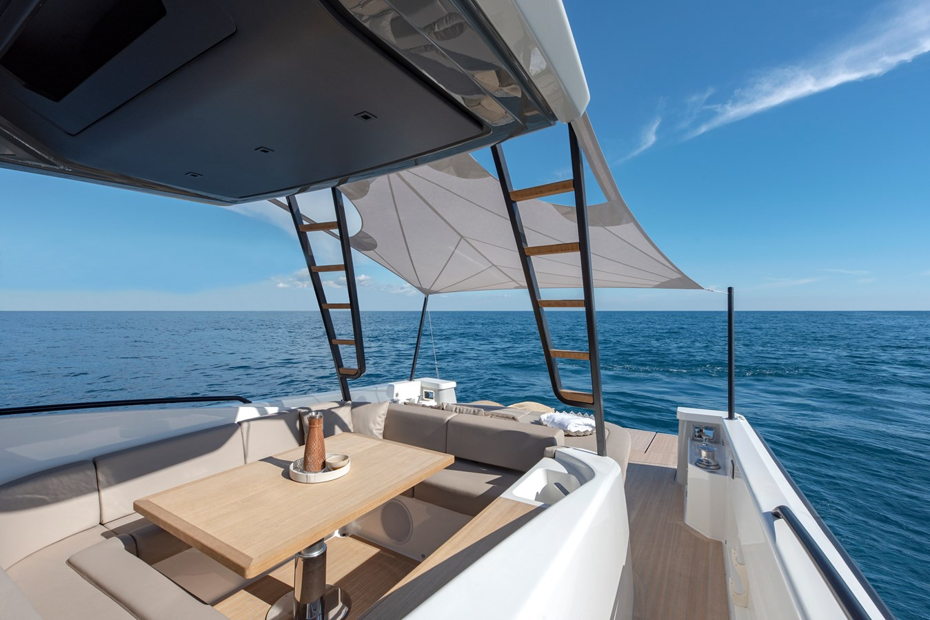 https://arconyachts.ams3.digitaloceanspaces.com/155369/conversions/large_3857399-optimize.jpg