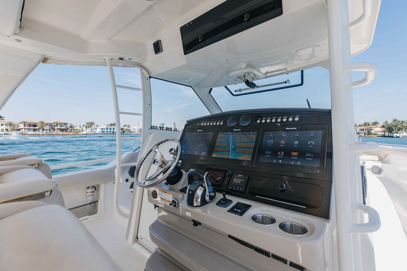 https://arconyachts.ams3.digitaloceanspaces.com/155403/conversions/large_4539901-optimize.jpg