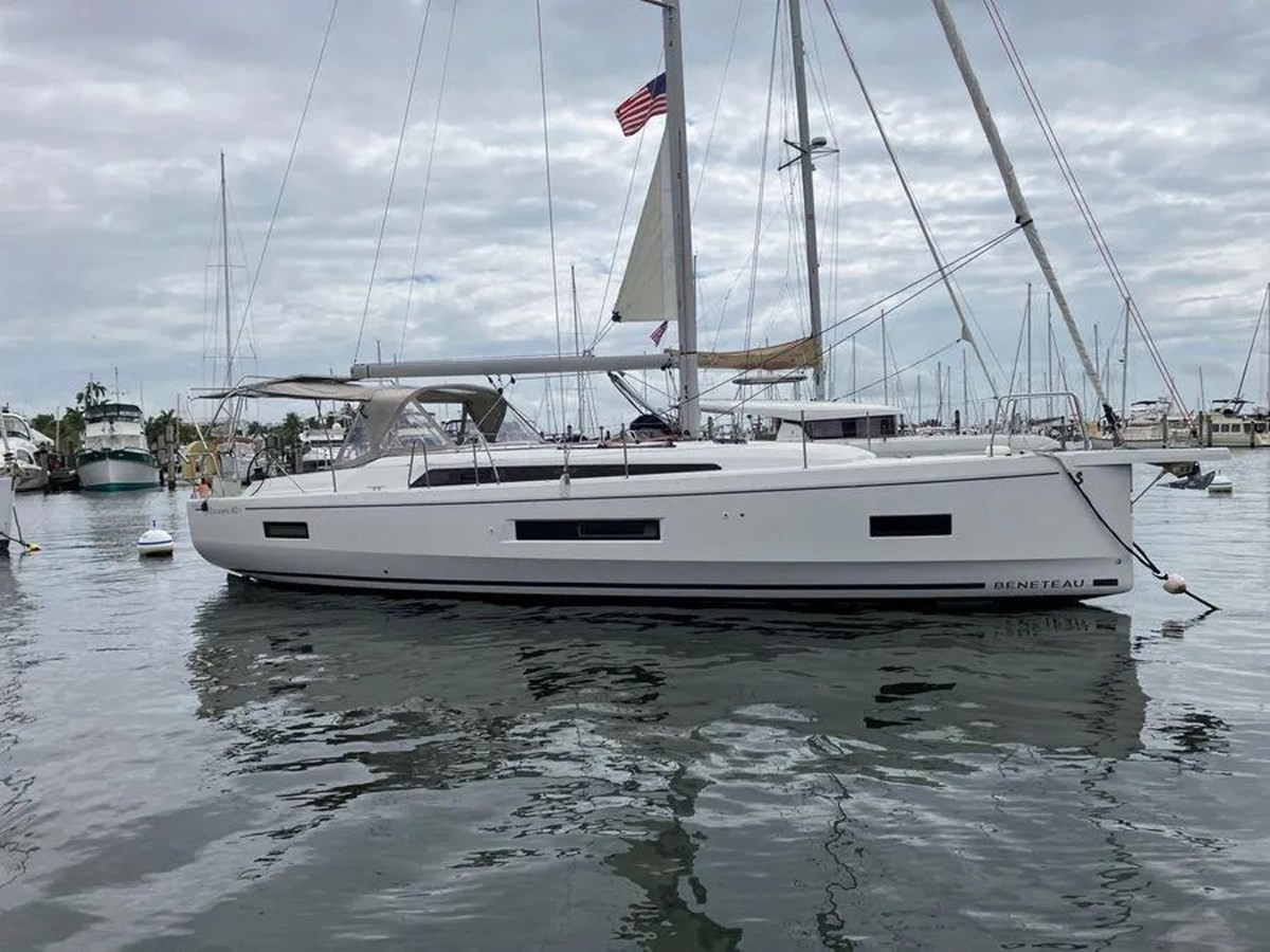 https://arconyachts.ams3.digitaloceanspaces.com/155454/conversions/large_4436627-optimize.jpg