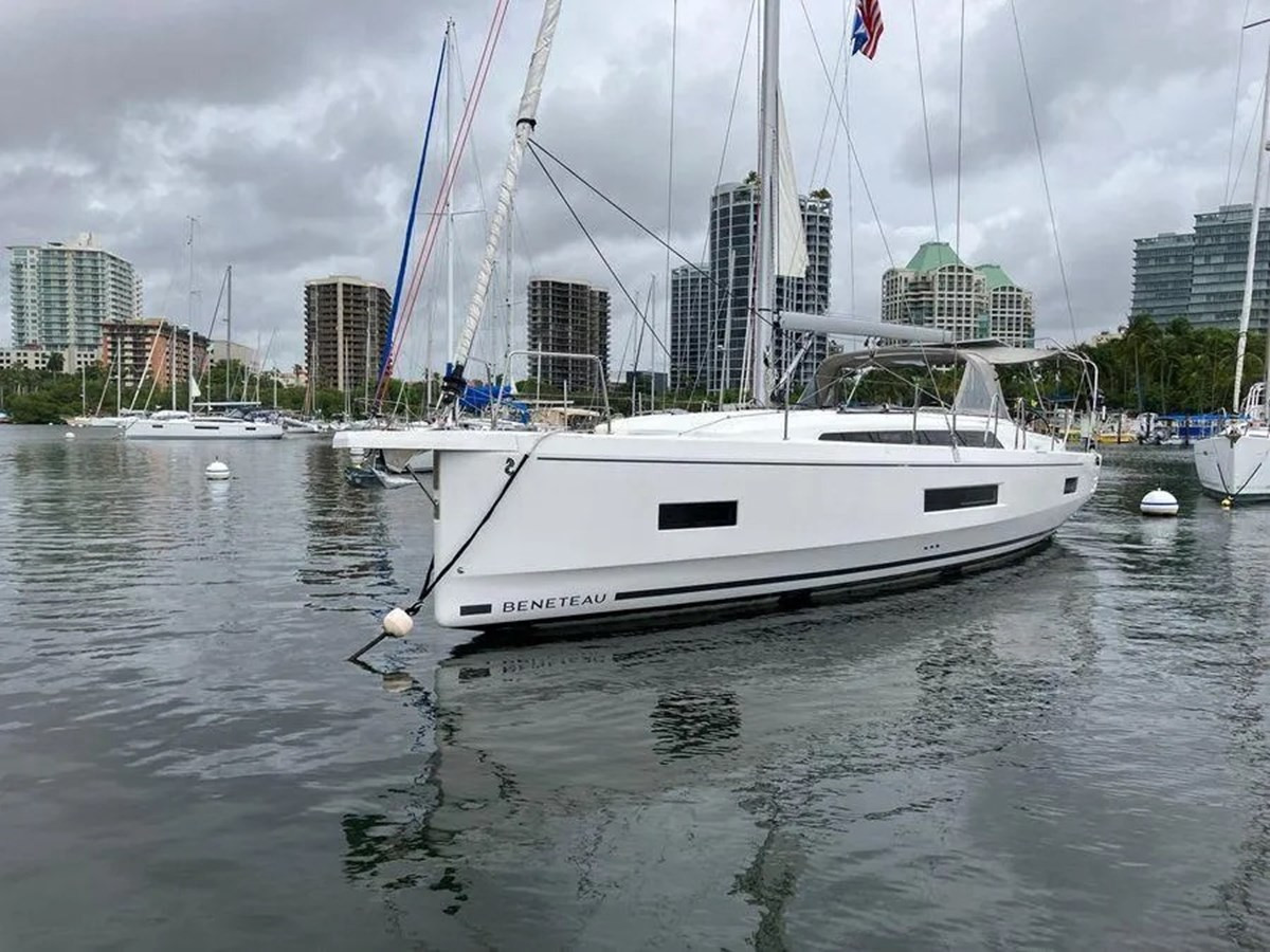 https://arconyachts.ams3.digitaloceanspaces.com/155457/conversions/large_4436628-optimize.jpg