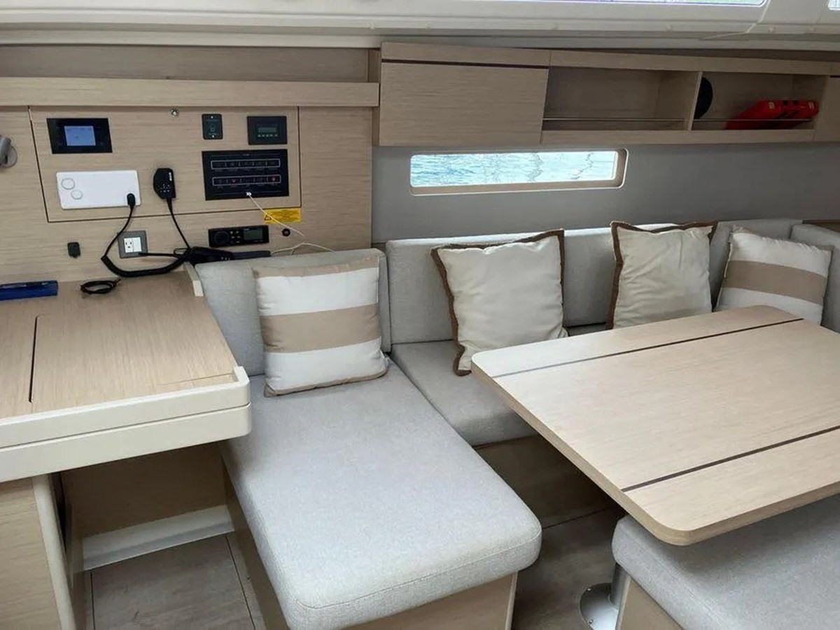 https://arconyachts.ams3.digitaloceanspaces.com/155510/conversions/large_4436646-optimize.jpg