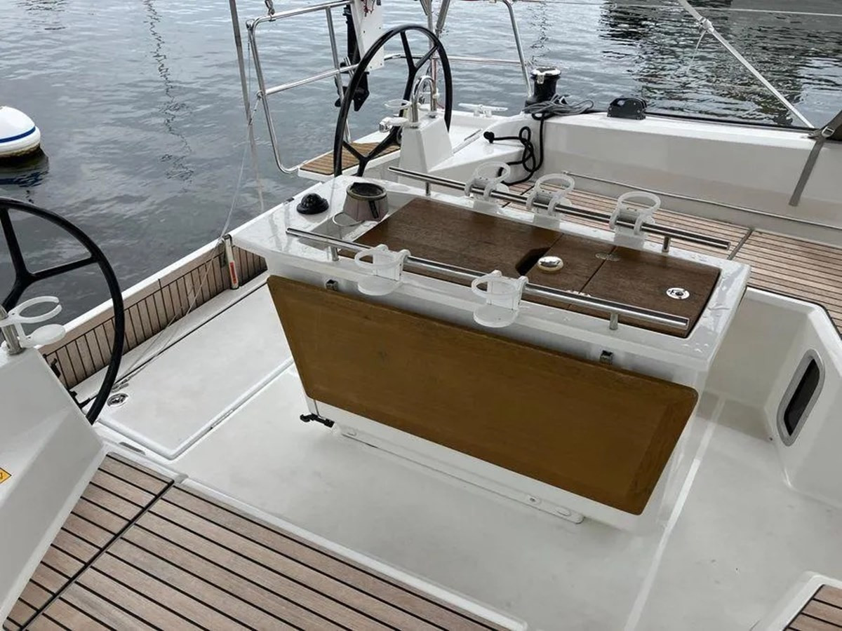 https://arconyachts.ams3.digitaloceanspaces.com/155522/conversions/large_4436650-optimize.jpg