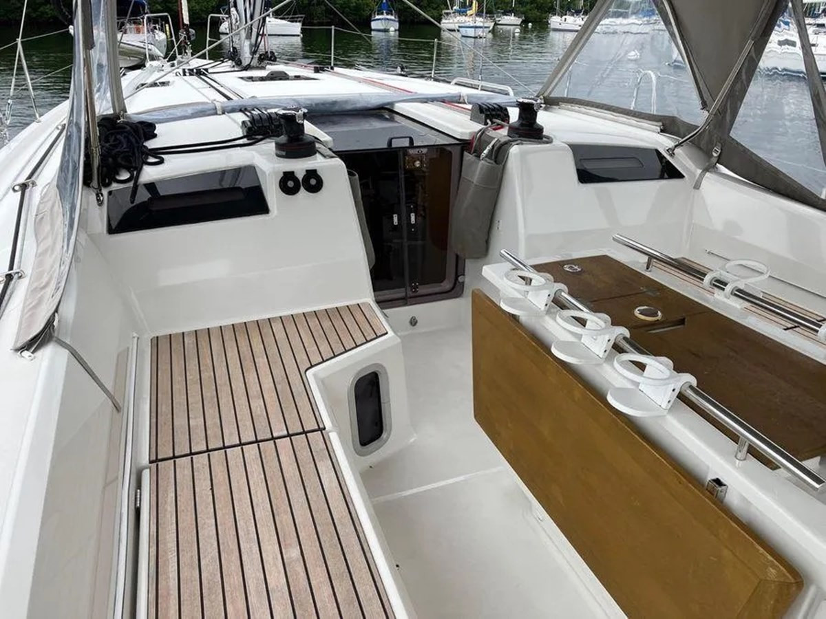 https://arconyachts.ams3.digitaloceanspaces.com/155525/conversions/large_4436651-optimize.jpg