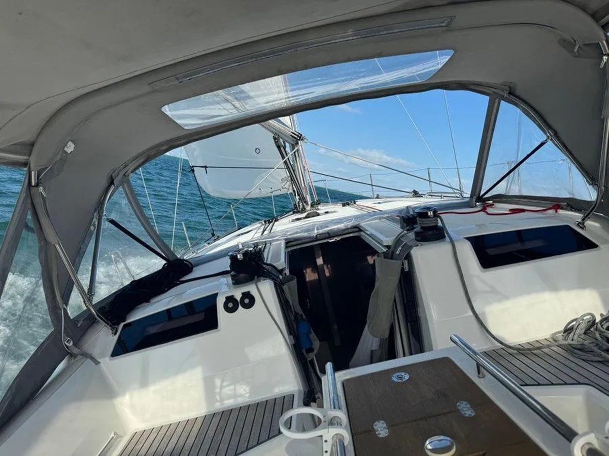 https://arconyachts.ams3.digitaloceanspaces.com/155531/conversions/large_4436653-optimize.jpg
