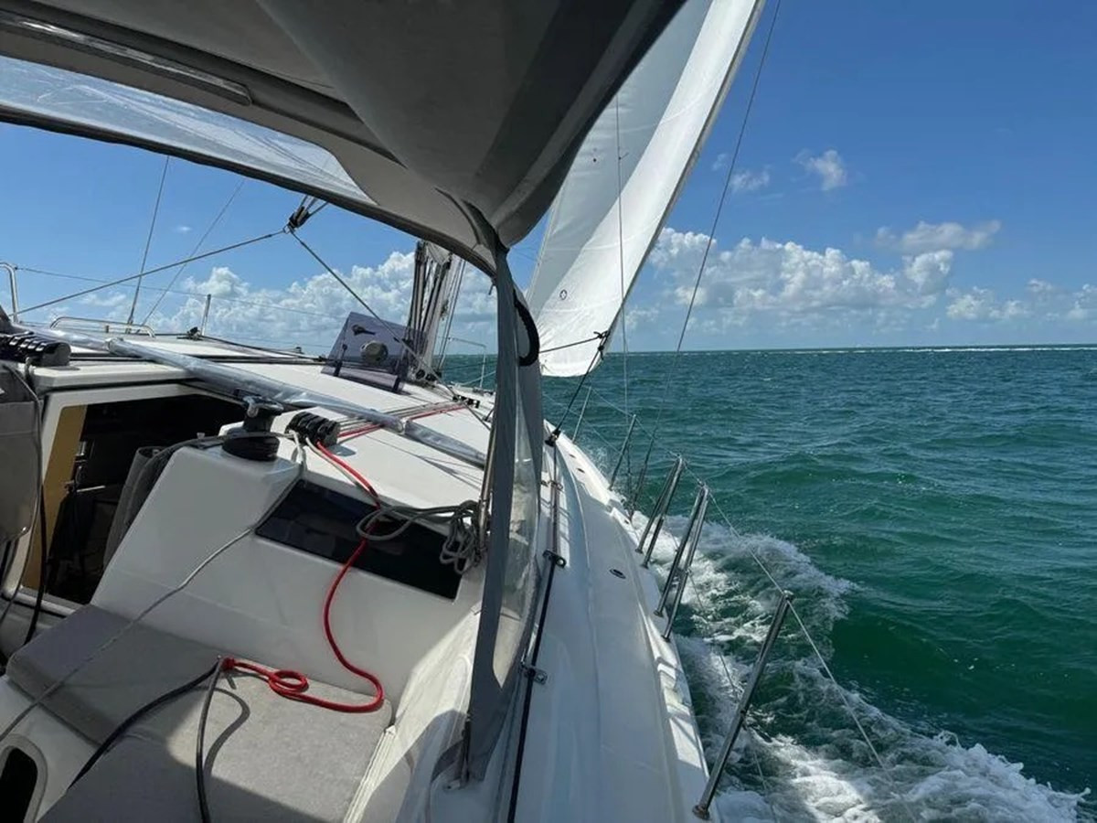 https://arconyachts.ams3.digitaloceanspaces.com/155534/conversions/large_4436654-optimize.jpg