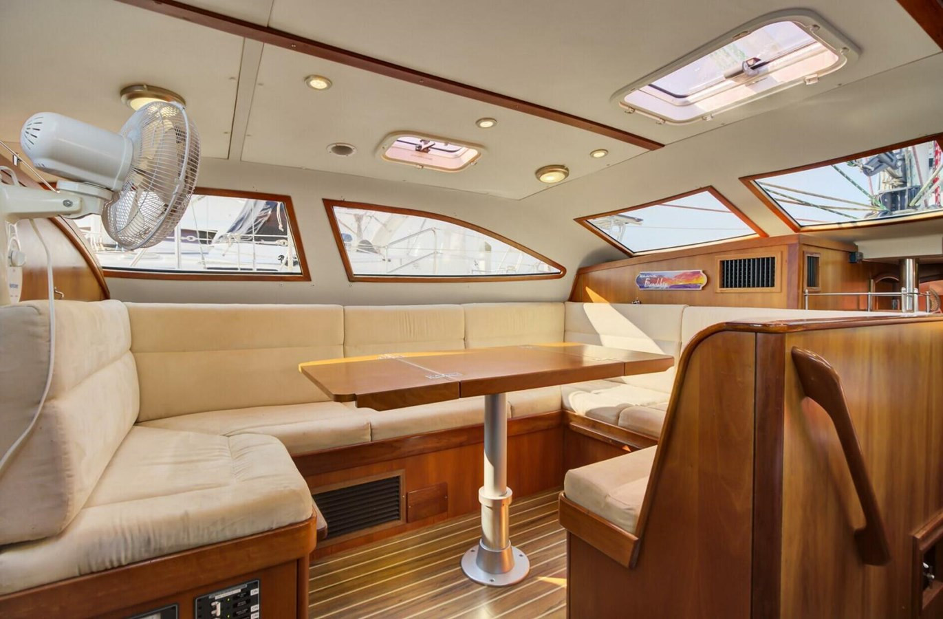 https://arconyachts.ams3.digitaloceanspaces.com/155709/conversions/large_4616769-optimize.jpg