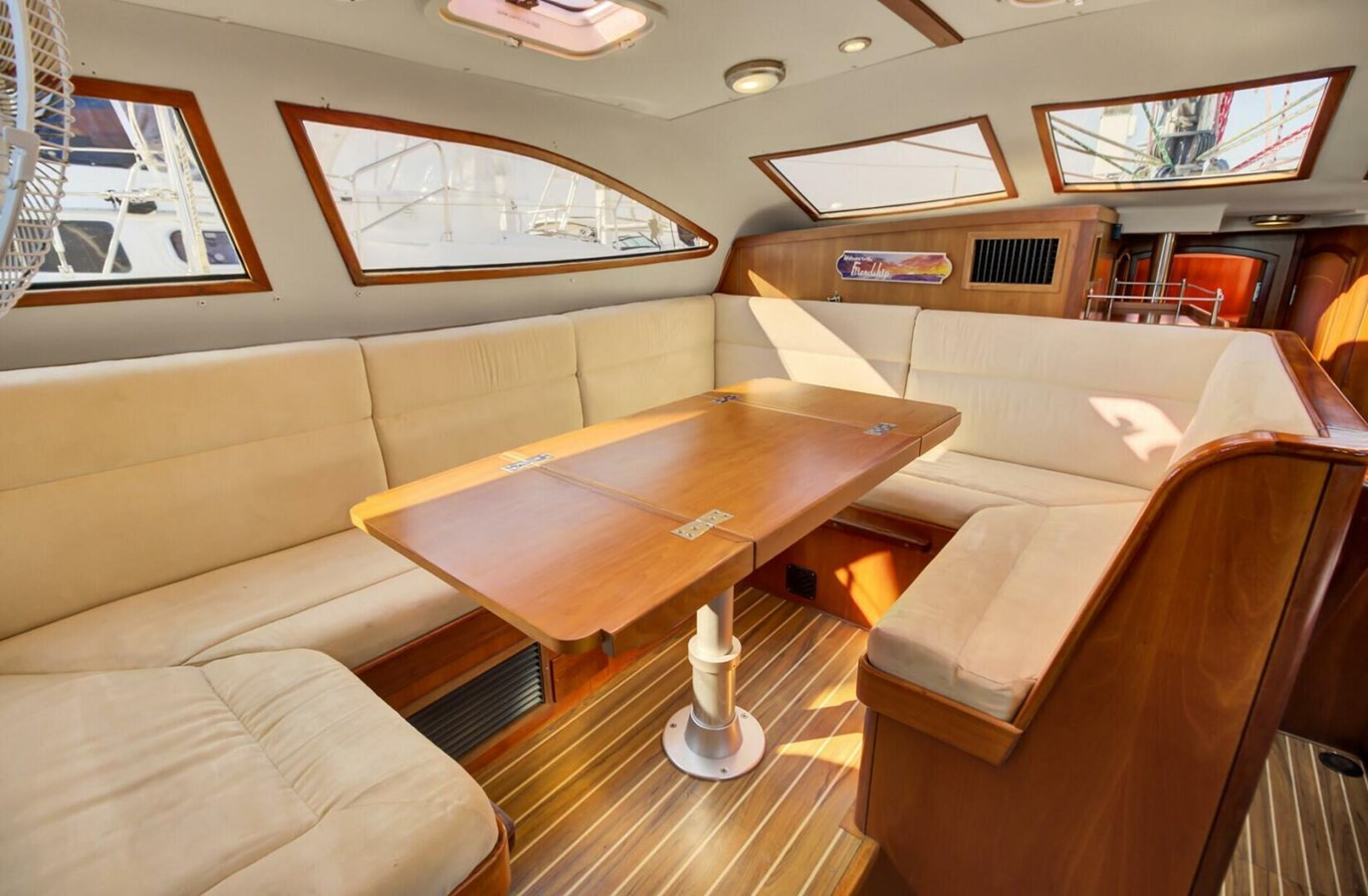 https://arconyachts.ams3.digitaloceanspaces.com/155713/conversions/large_4616770-optimize.jpg
