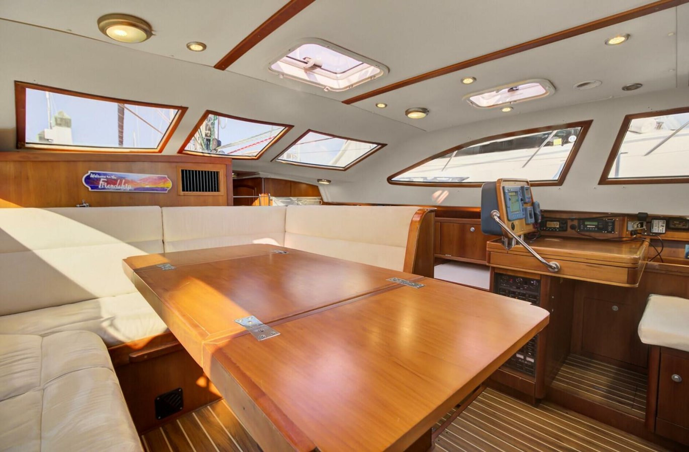 https://arconyachts.ams3.digitaloceanspaces.com/155716/conversions/large_4616771-optimize.jpg