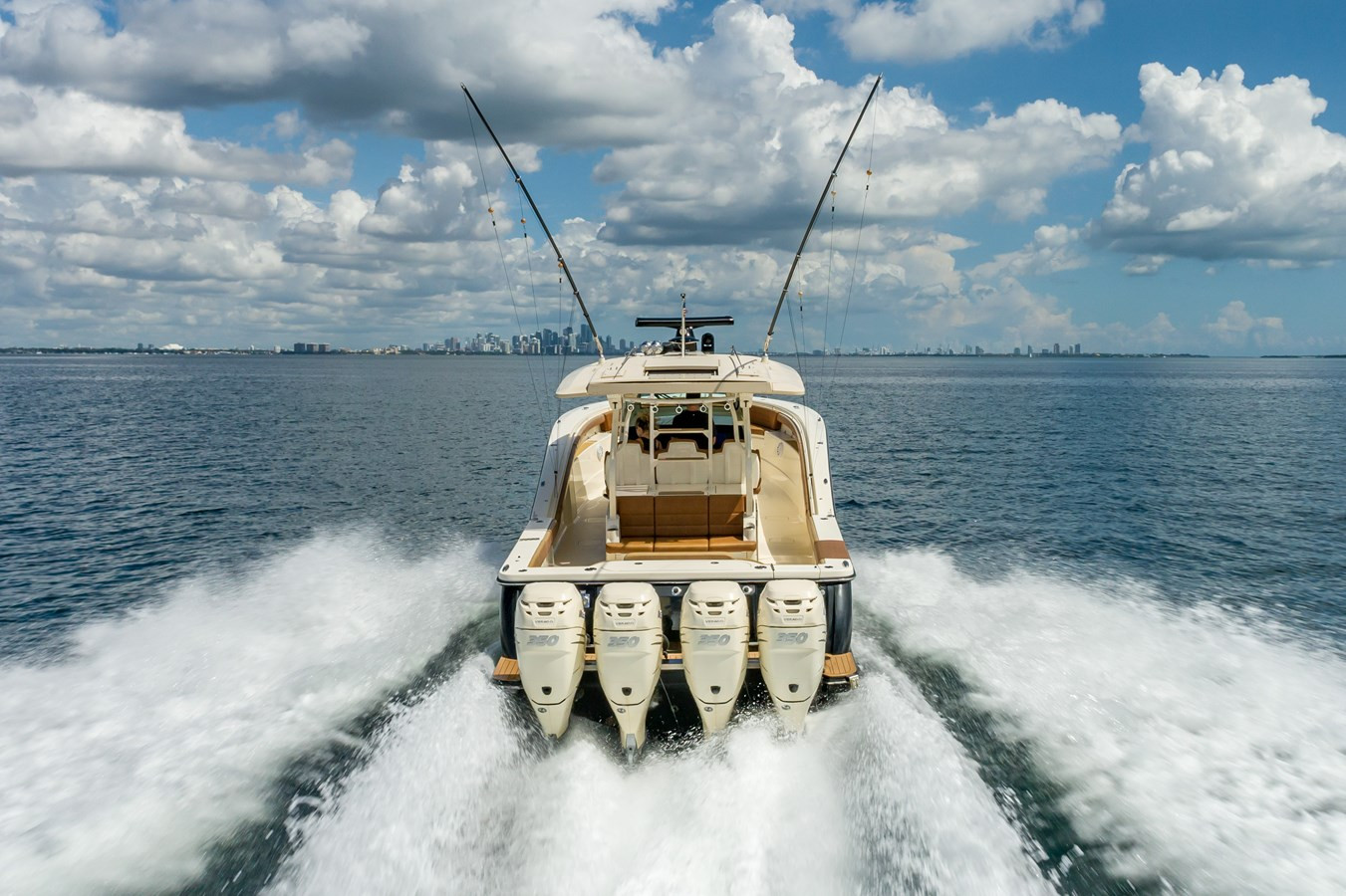 https://arconyachts.ams3.digitaloceanspaces.com/156138/conversions/large_3655830-optimize.jpg