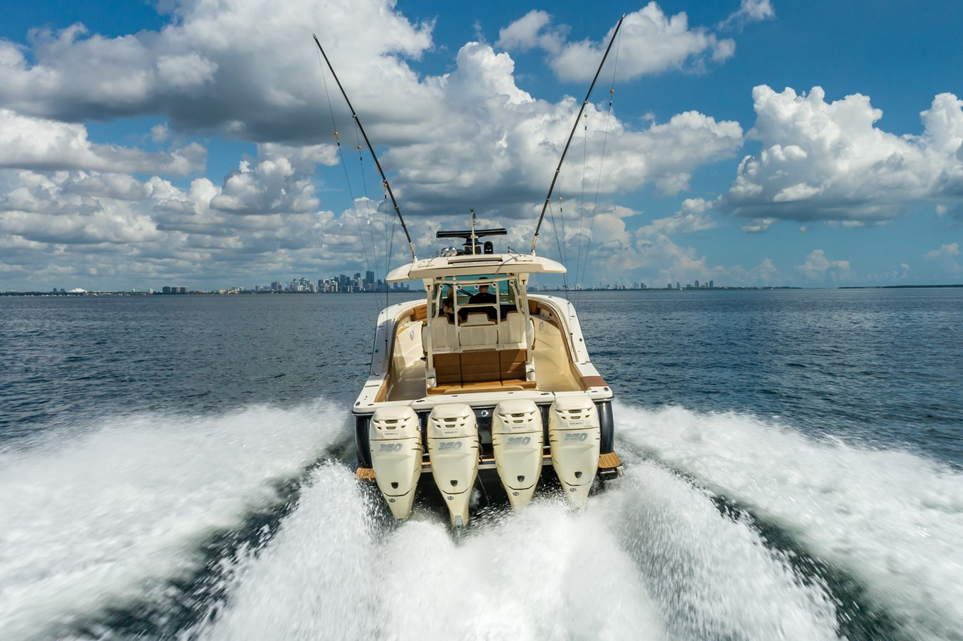 https://arconyachts.ams3.digitaloceanspaces.com/156140/conversions/large_3655832-optimize.jpg
