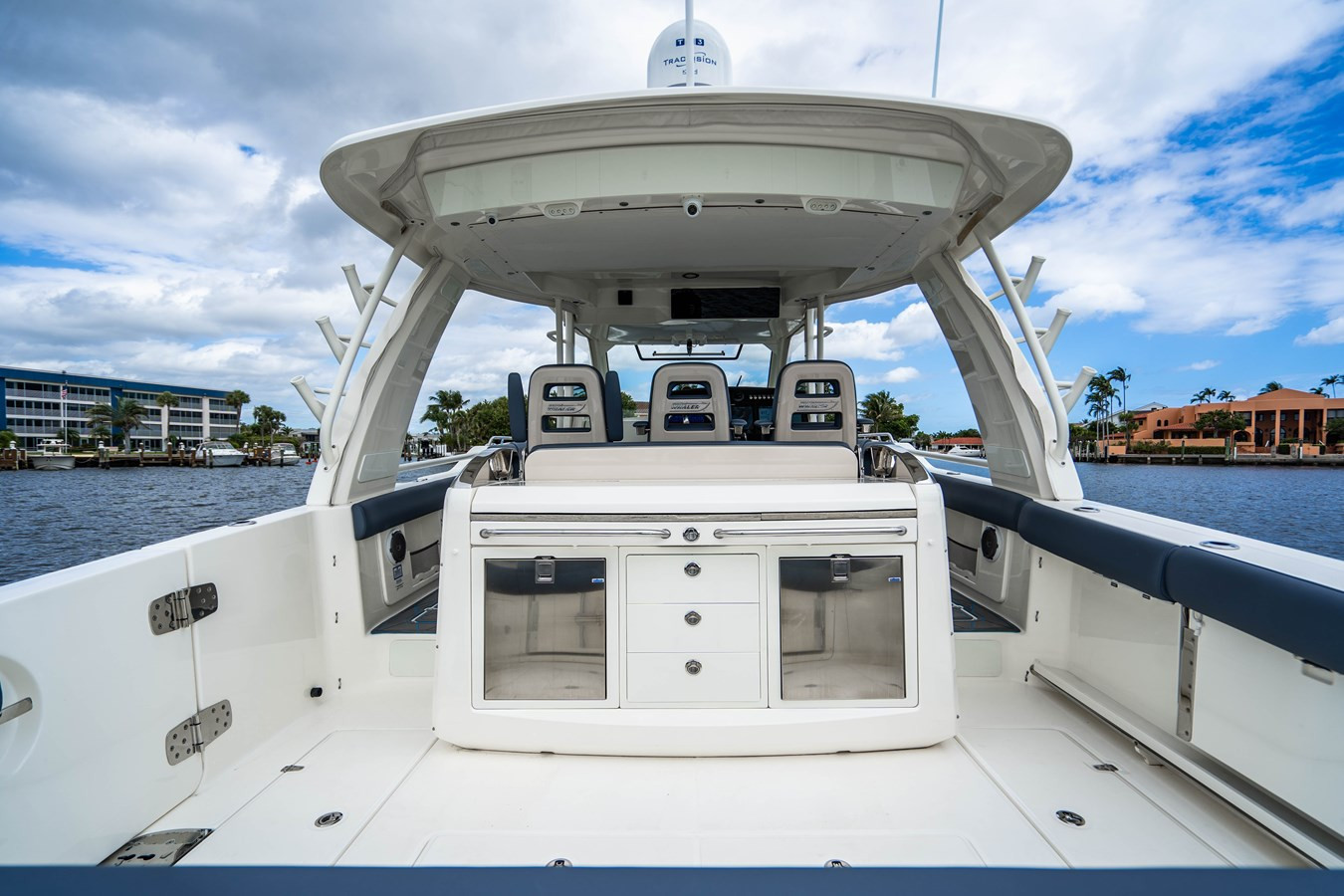 https://arconyachts.ams3.digitaloceanspaces.com/156144/conversions/large_3484433-optimize.jpg