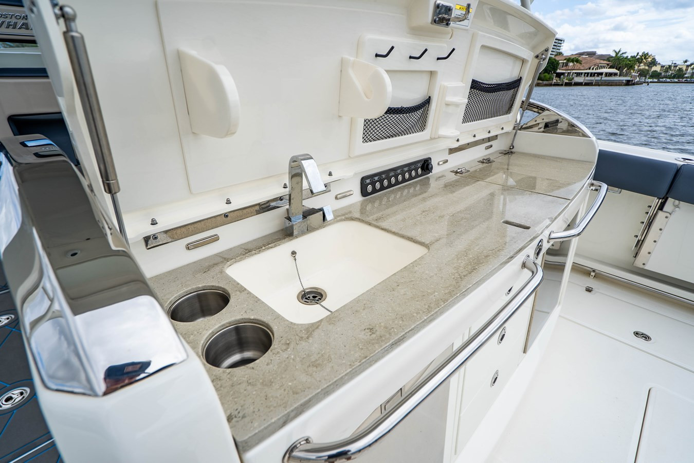 https://arconyachts.ams3.digitaloceanspaces.com/156158/conversions/large_3484440-optimize.jpg