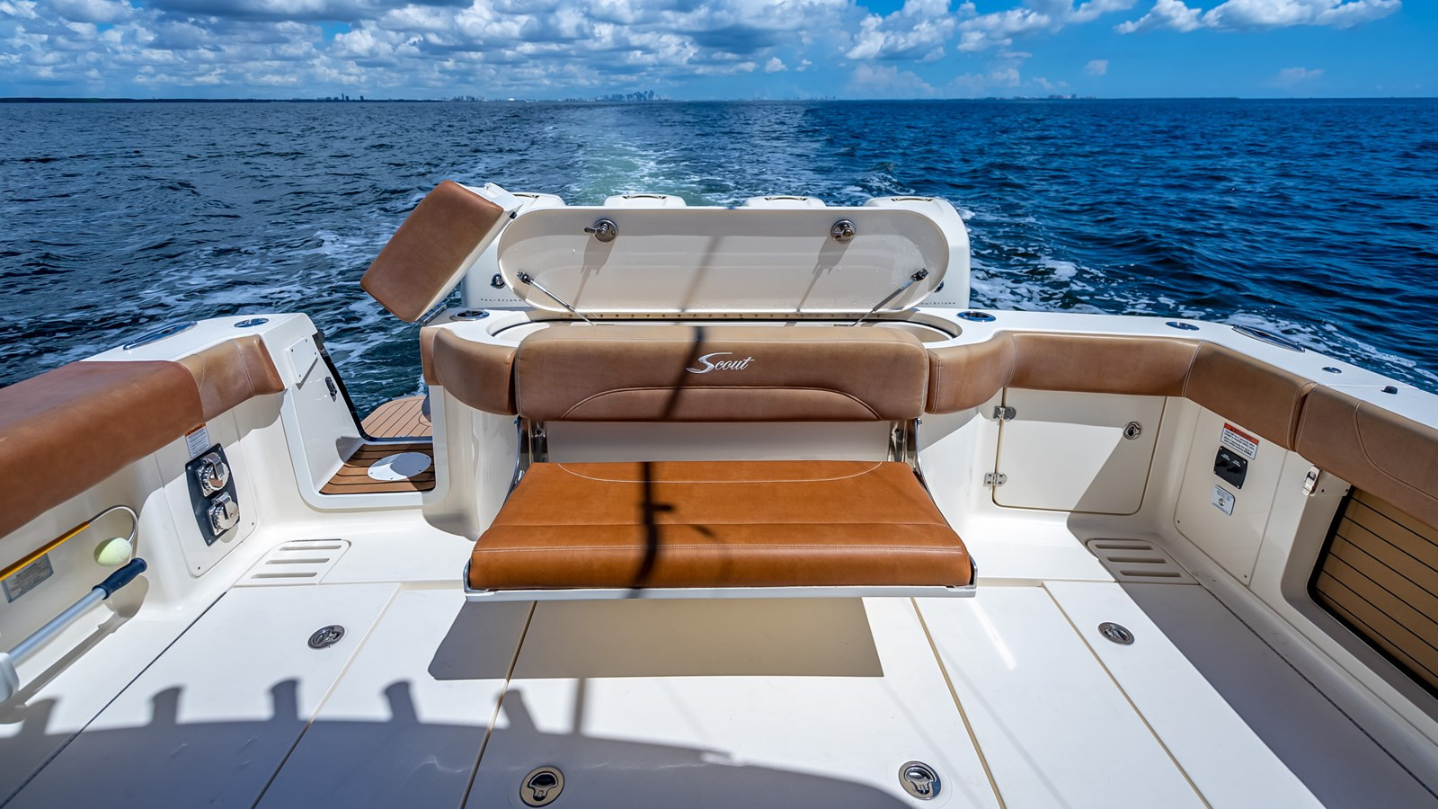 https://arconyachts.ams3.digitaloceanspaces.com/156199/conversions/large_3655868-optimize.jpg