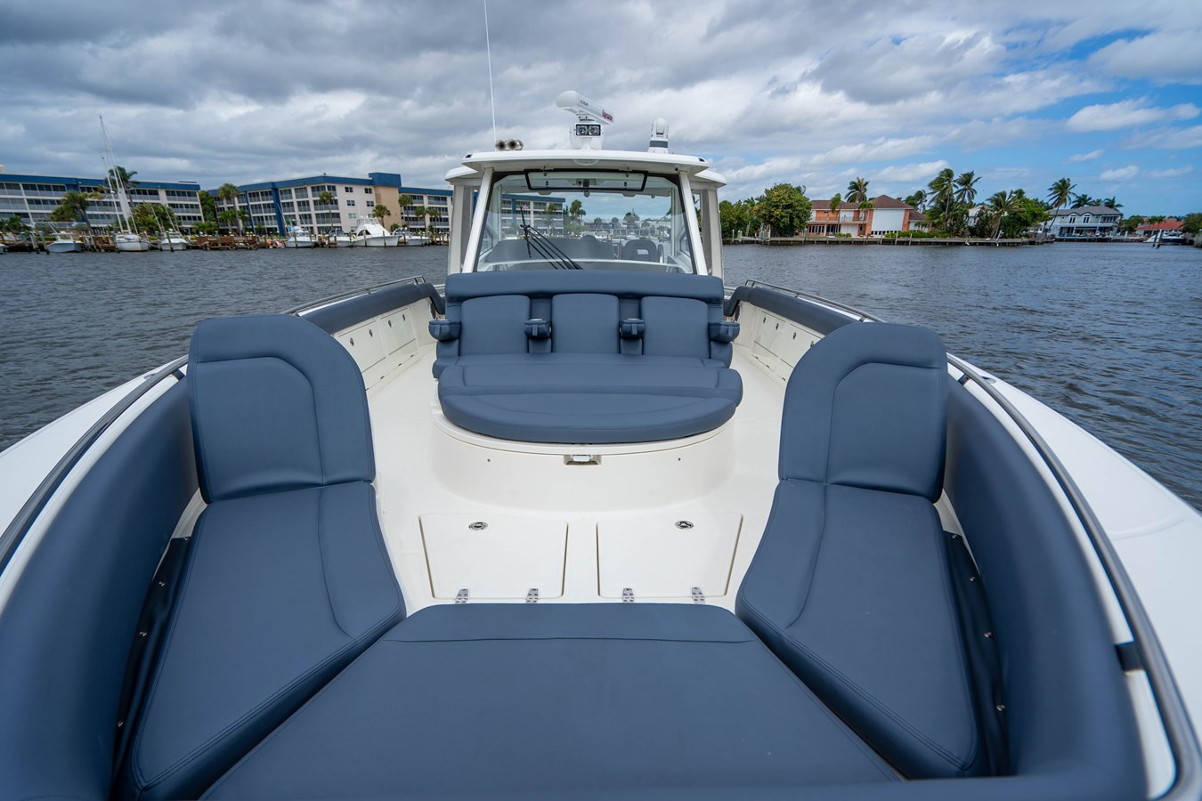 https://arconyachts.ams3.digitaloceanspaces.com/156217/conversions/large_3484463-optimize.jpg