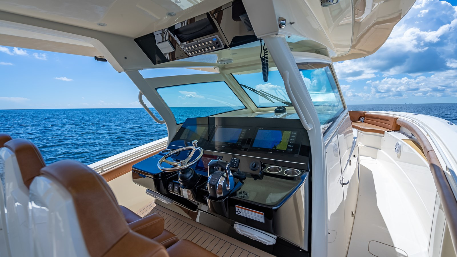 https://arconyachts.ams3.digitaloceanspaces.com/156225/conversions/large_3655881-optimize.jpg