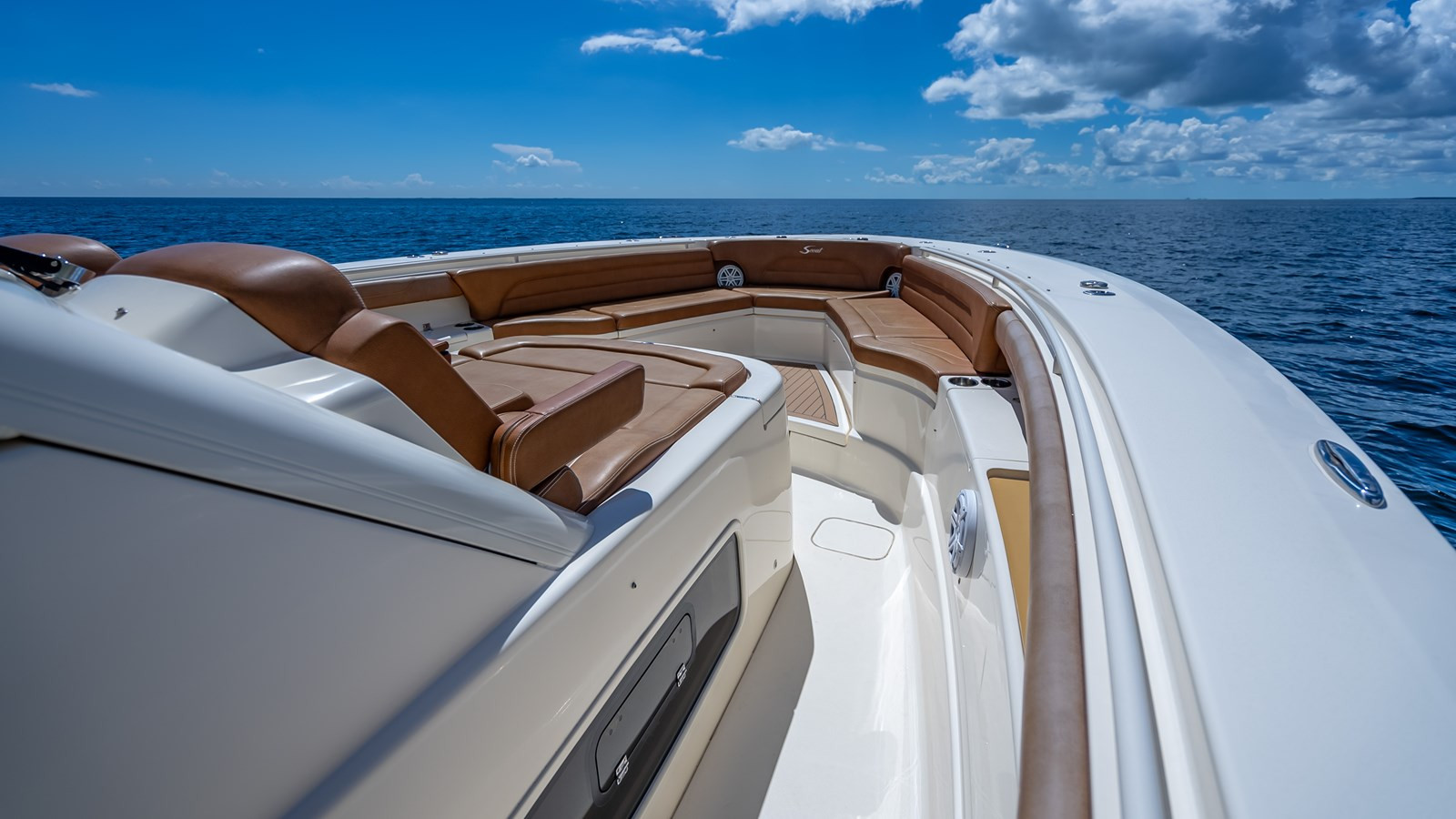 https://arconyachts.ams3.digitaloceanspaces.com/156228/conversions/large_3655882-optimize.jpg
