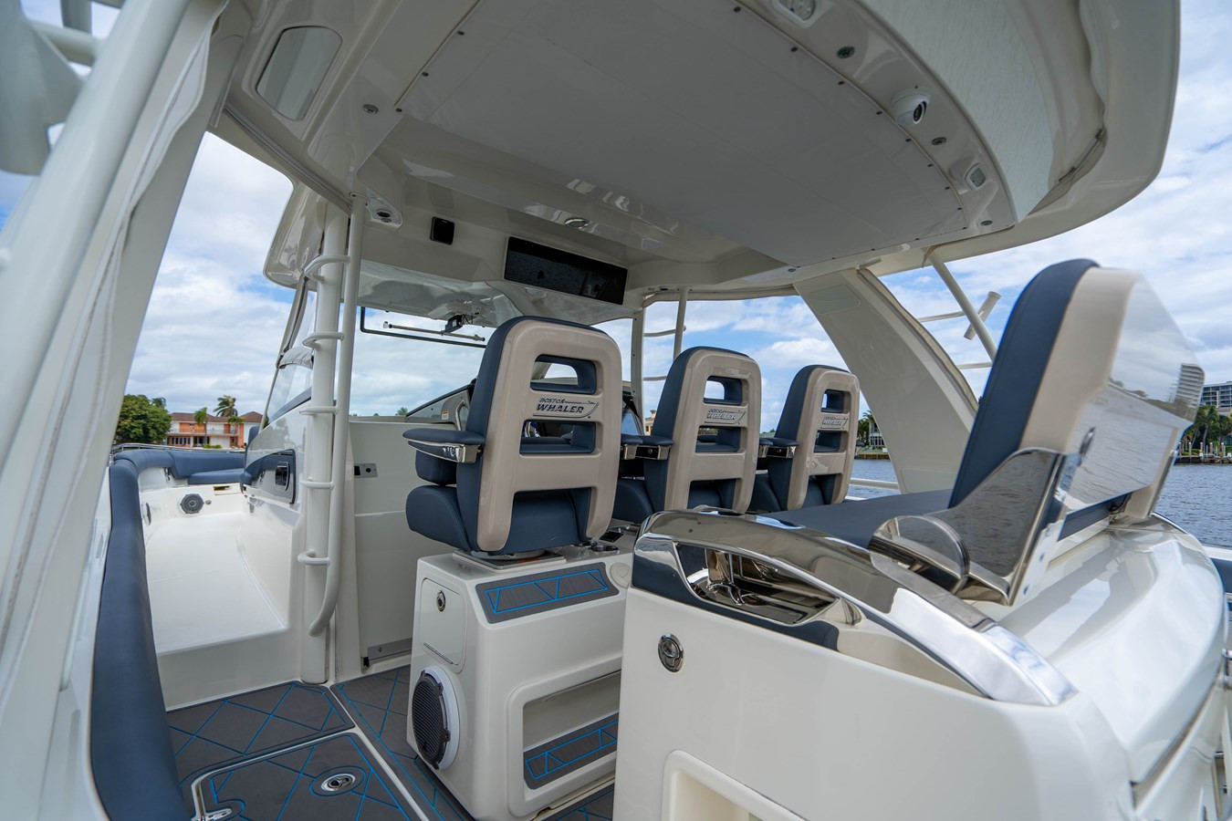 https://arconyachts.ams3.digitaloceanspaces.com/156235/conversions/large_3484473-optimize.jpg