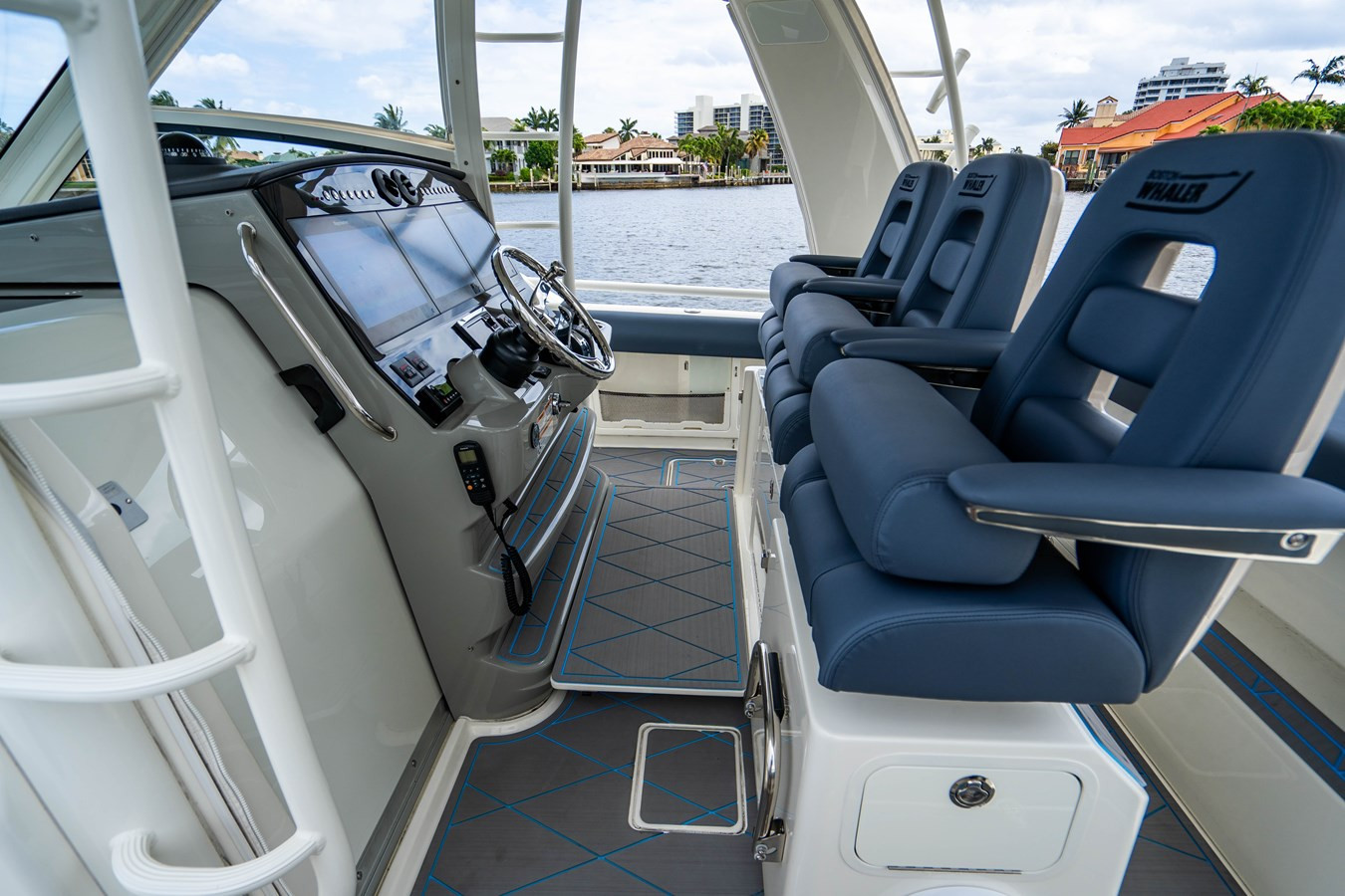 https://arconyachts.ams3.digitaloceanspaces.com/156244/conversions/large_3484476-optimize.jpg
