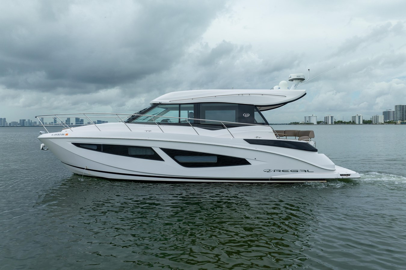 https://arconyachts.ams3.digitaloceanspaces.com/156264/conversions/large_3777825-optimize.jpg