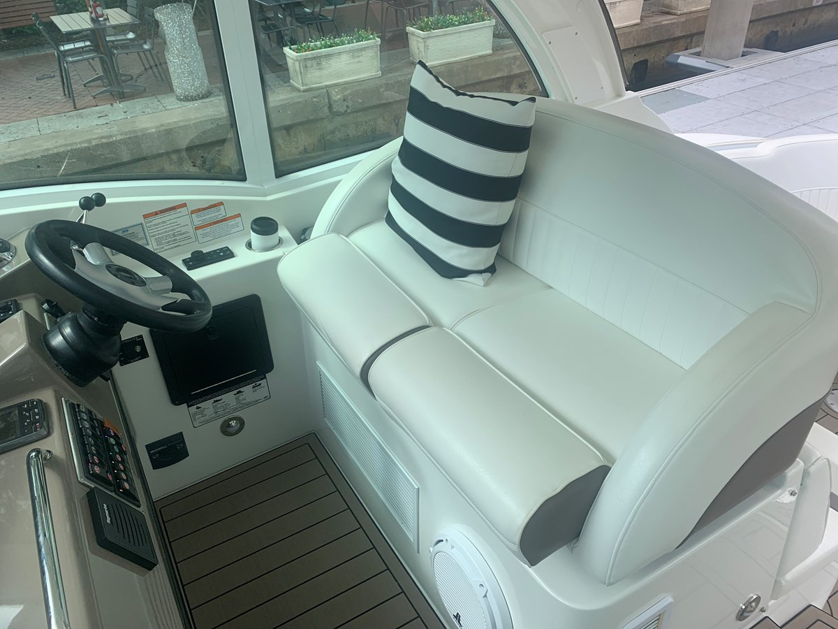 https://arconyachts.ams3.digitaloceanspaces.com/156343/conversions/large_3832259-optimize.jpg