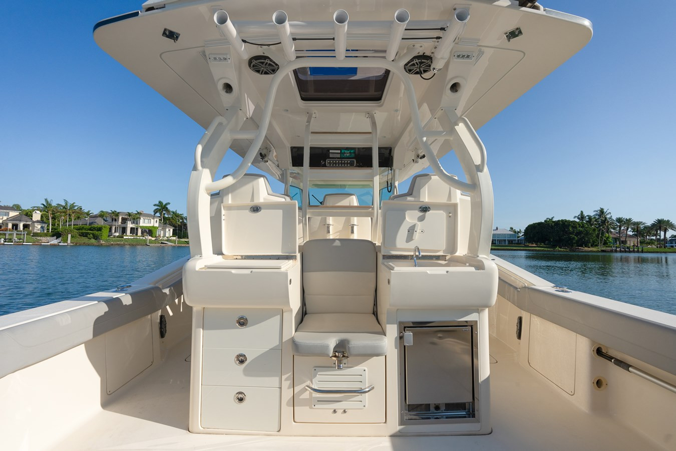 https://arconyachts.ams3.digitaloceanspaces.com/156395/conversions/large_3873645-optimize.jpg