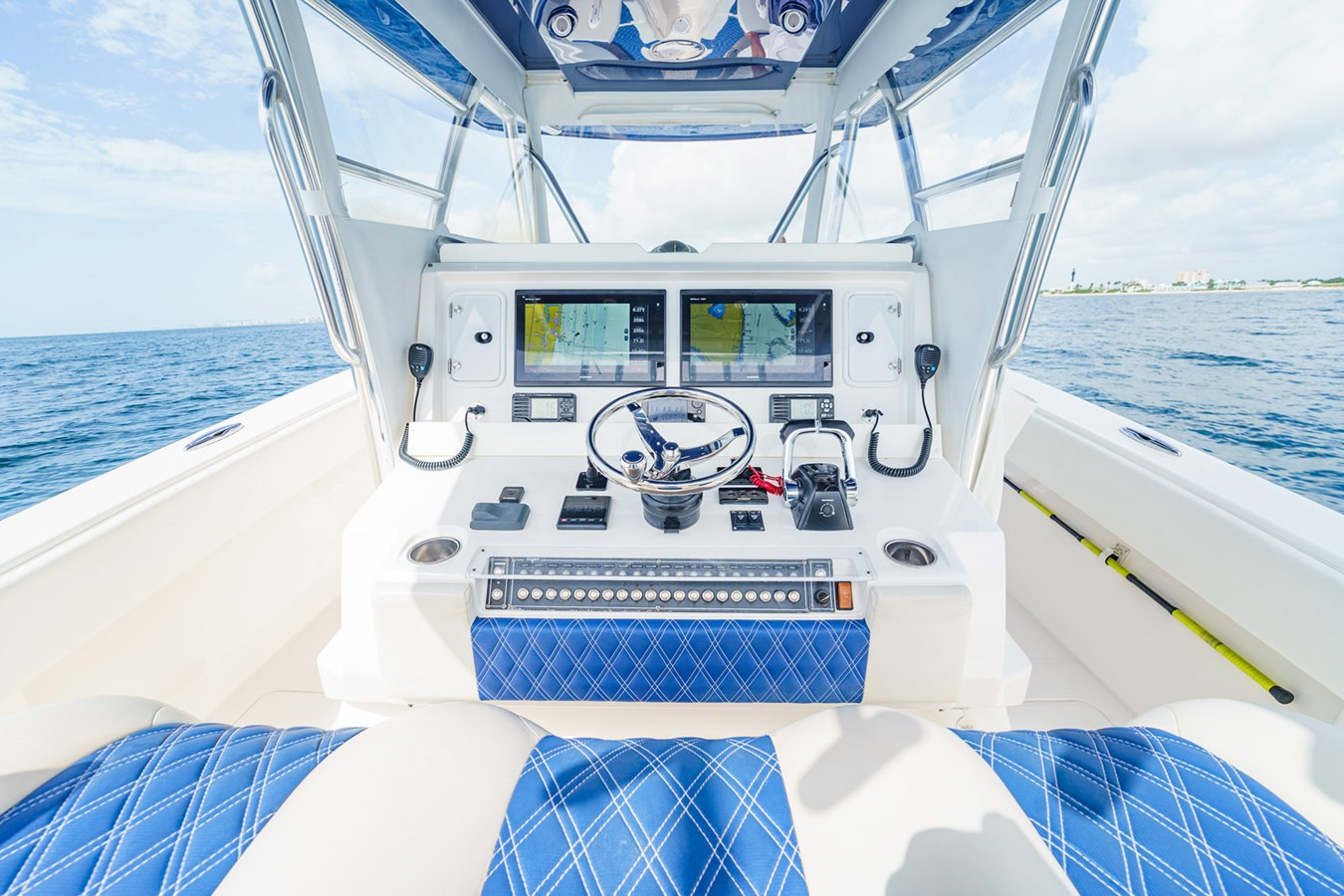 https://arconyachts.ams3.digitaloceanspaces.com/156397/conversions/large_3934885-optimize.jpg