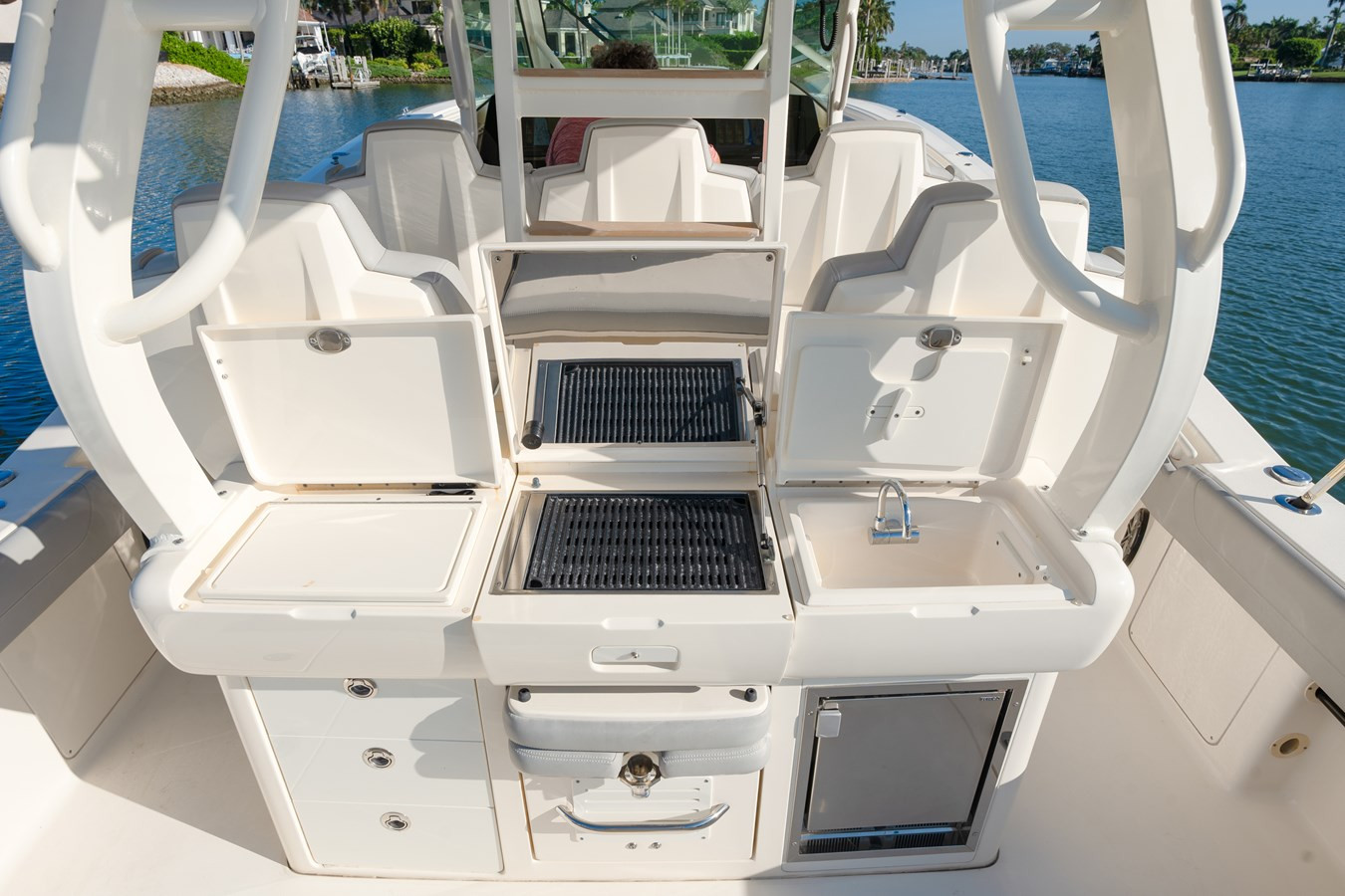https://arconyachts.ams3.digitaloceanspaces.com/156398/conversions/large_3873657-optimize.jpg