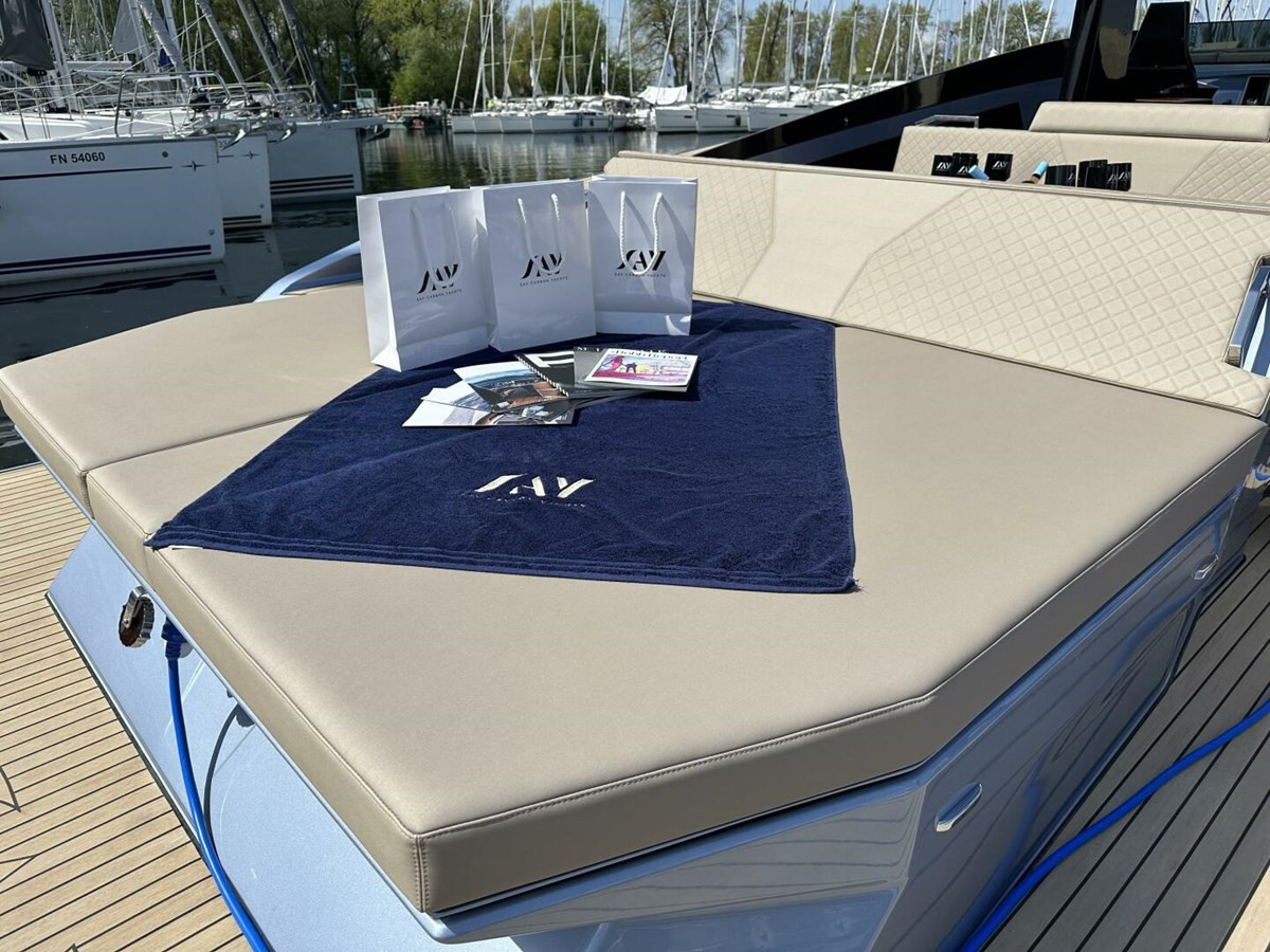 https://arconyachts.ams3.digitaloceanspaces.com/156399/conversions/large_3963415-optimize.jpg