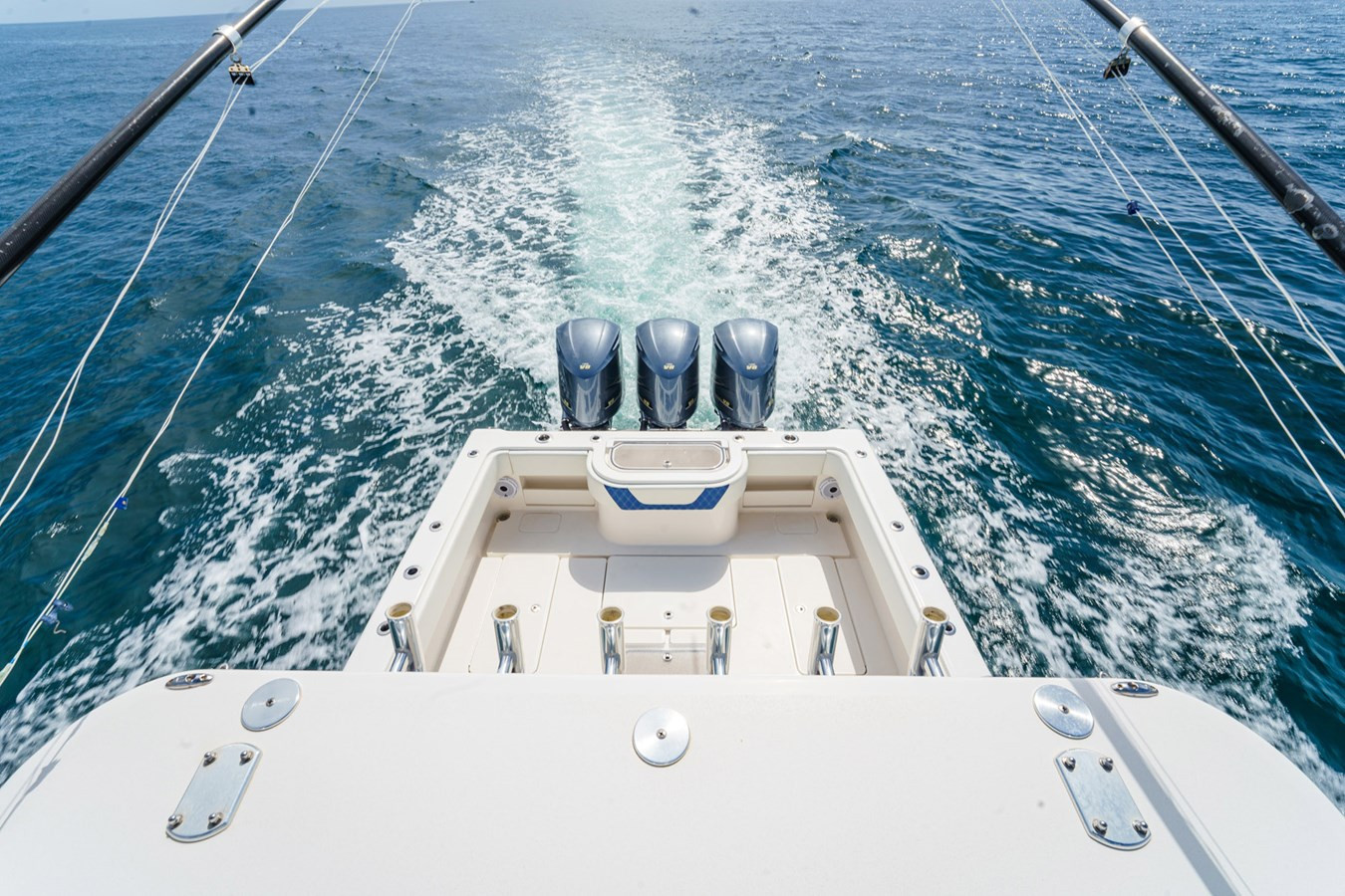 https://arconyachts.ams3.digitaloceanspaces.com/156419/conversions/large_3934892-optimize.jpg