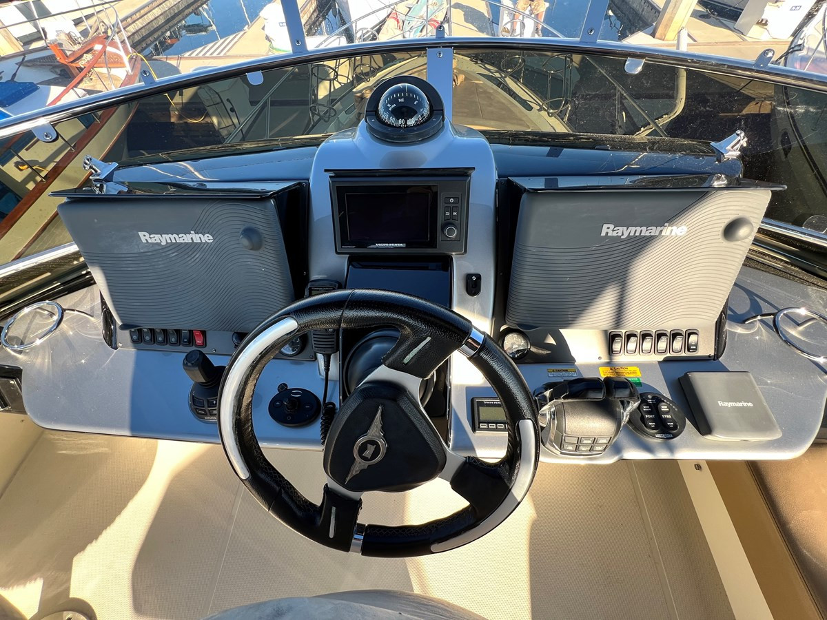https://arconyachts.ams3.digitaloceanspaces.com/156506/conversions/large_4001353-optimize.jpg