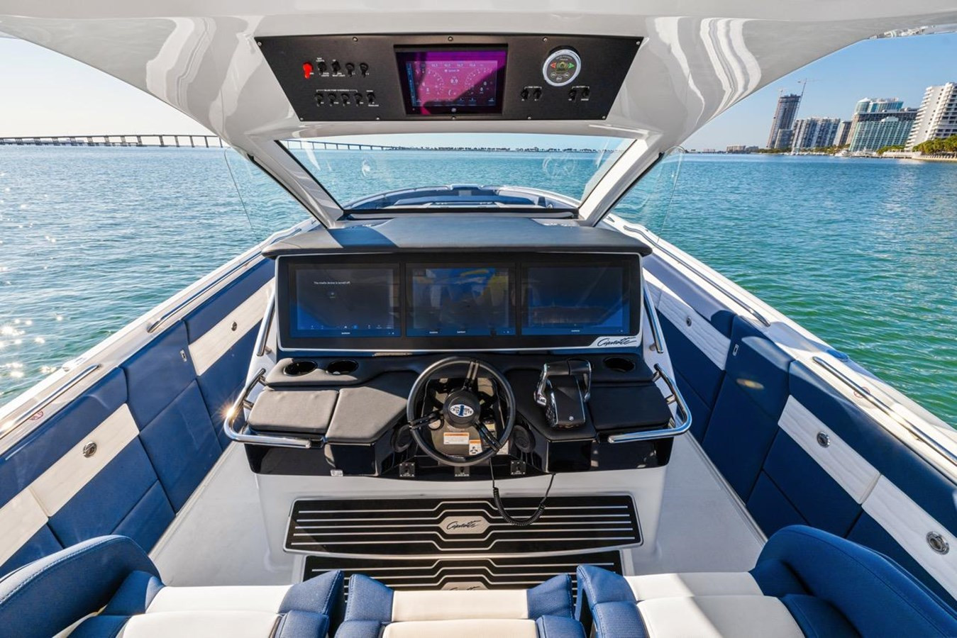 https://arconyachts.ams3.digitaloceanspaces.com/156548/conversions/large_4071044-optimize.jpg