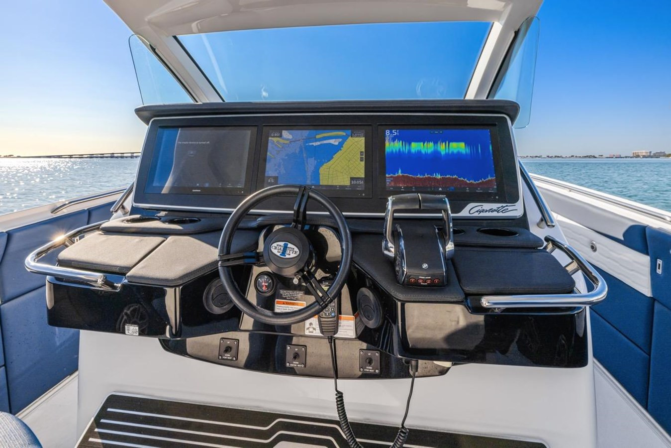 https://arconyachts.ams3.digitaloceanspaces.com/156551/conversions/large_4071045-optimize.jpg