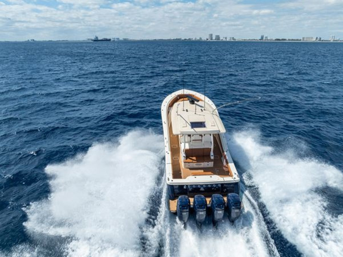 https://arconyachts.ams3.digitaloceanspaces.com/156552/conversions/large_4110911-optimize.jpg