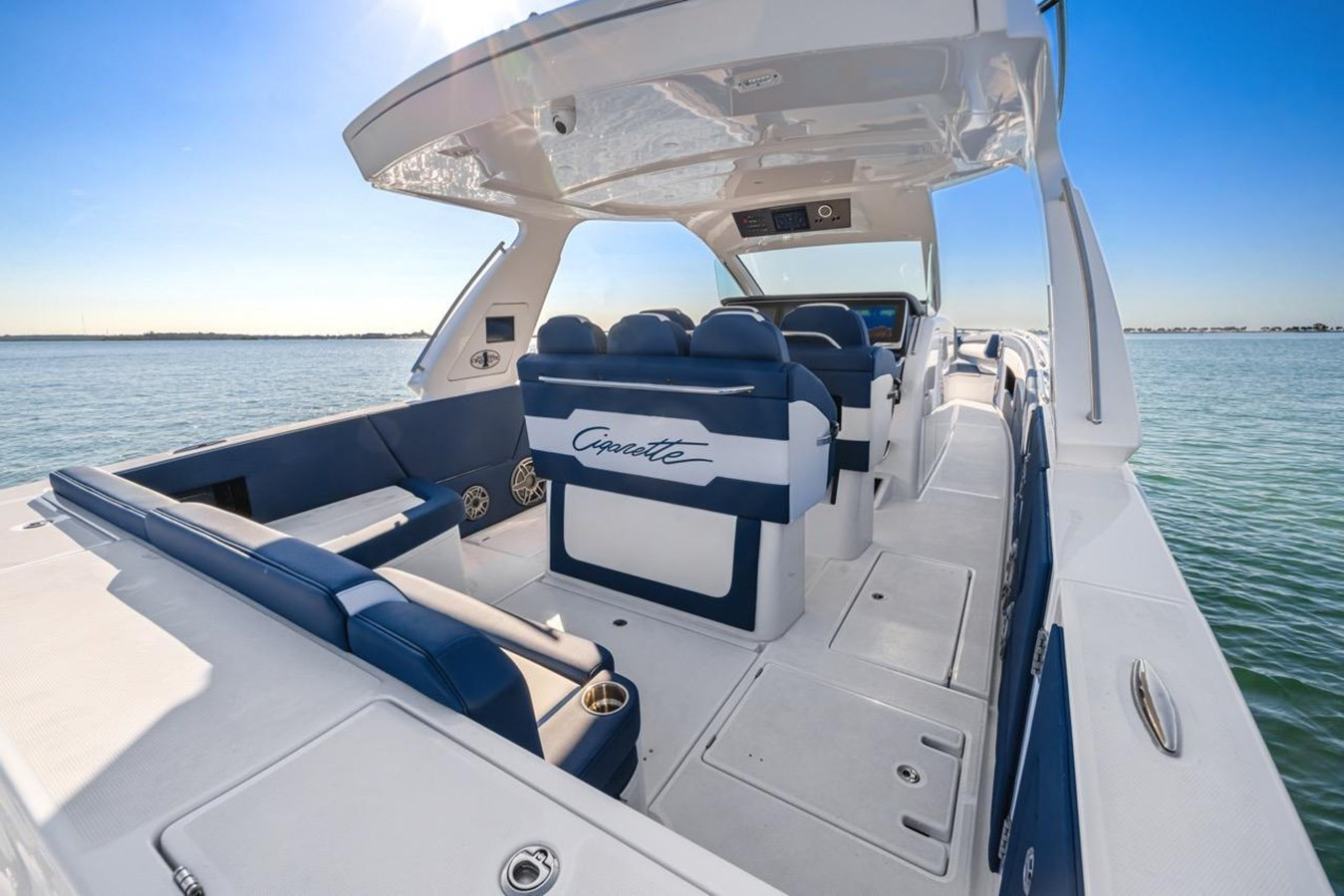 https://arconyachts.ams3.digitaloceanspaces.com/156554/conversions/large_4071046-optimize.jpg