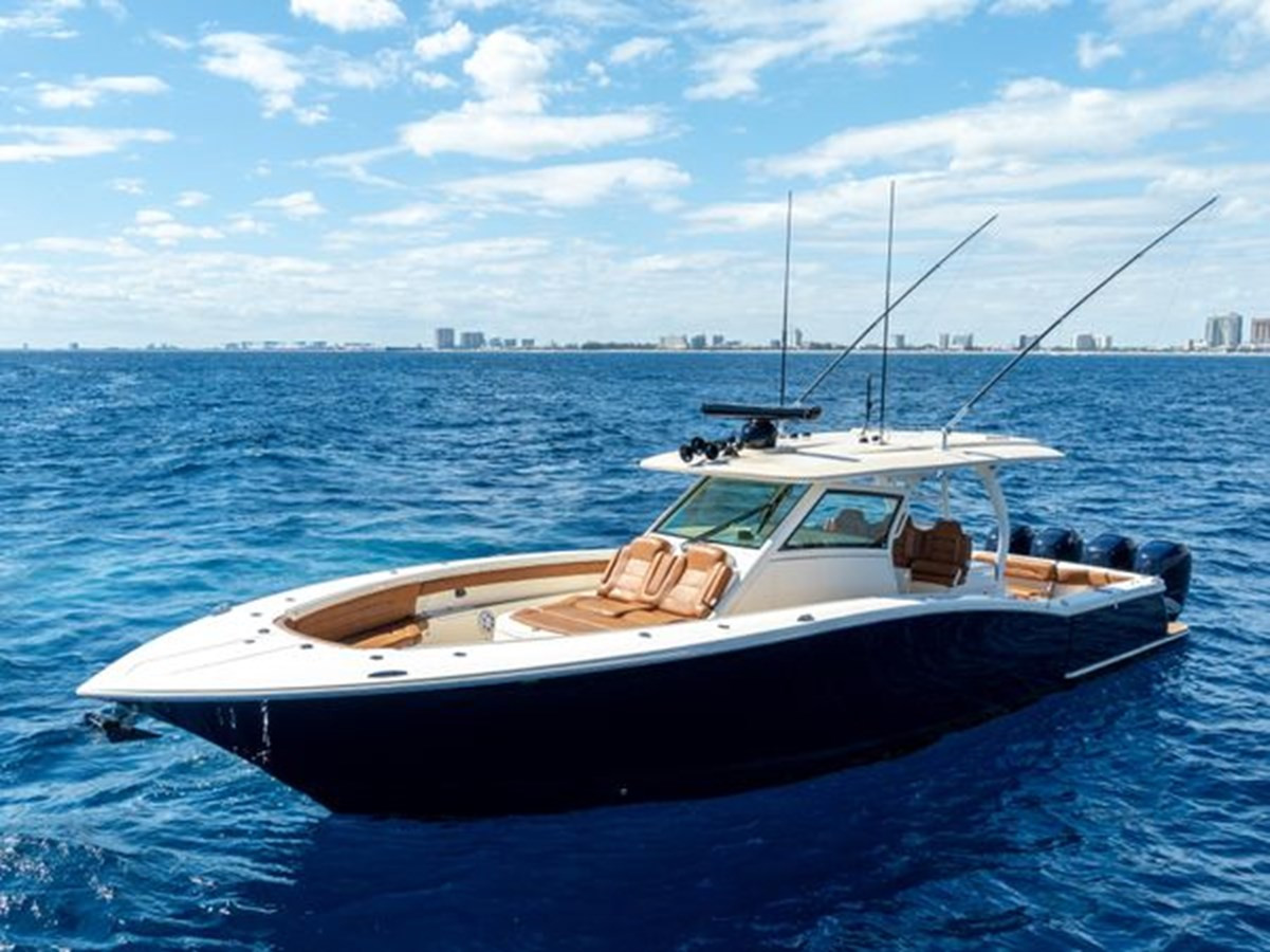 https://arconyachts.ams3.digitaloceanspaces.com/156561/conversions/large_4110914-optimize.jpg