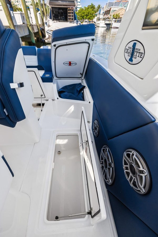 https://arconyachts.ams3.digitaloceanspaces.com/156590/conversions/large_4071059-optimize.jpg