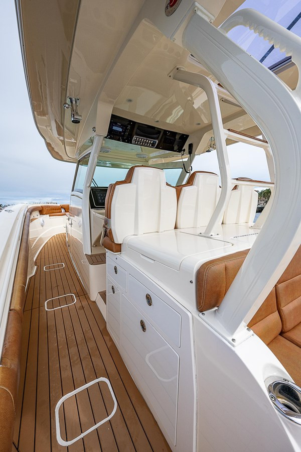 https://arconyachts.ams3.digitaloceanspaces.com/156610/conversions/large_4110930-optimize.jpg