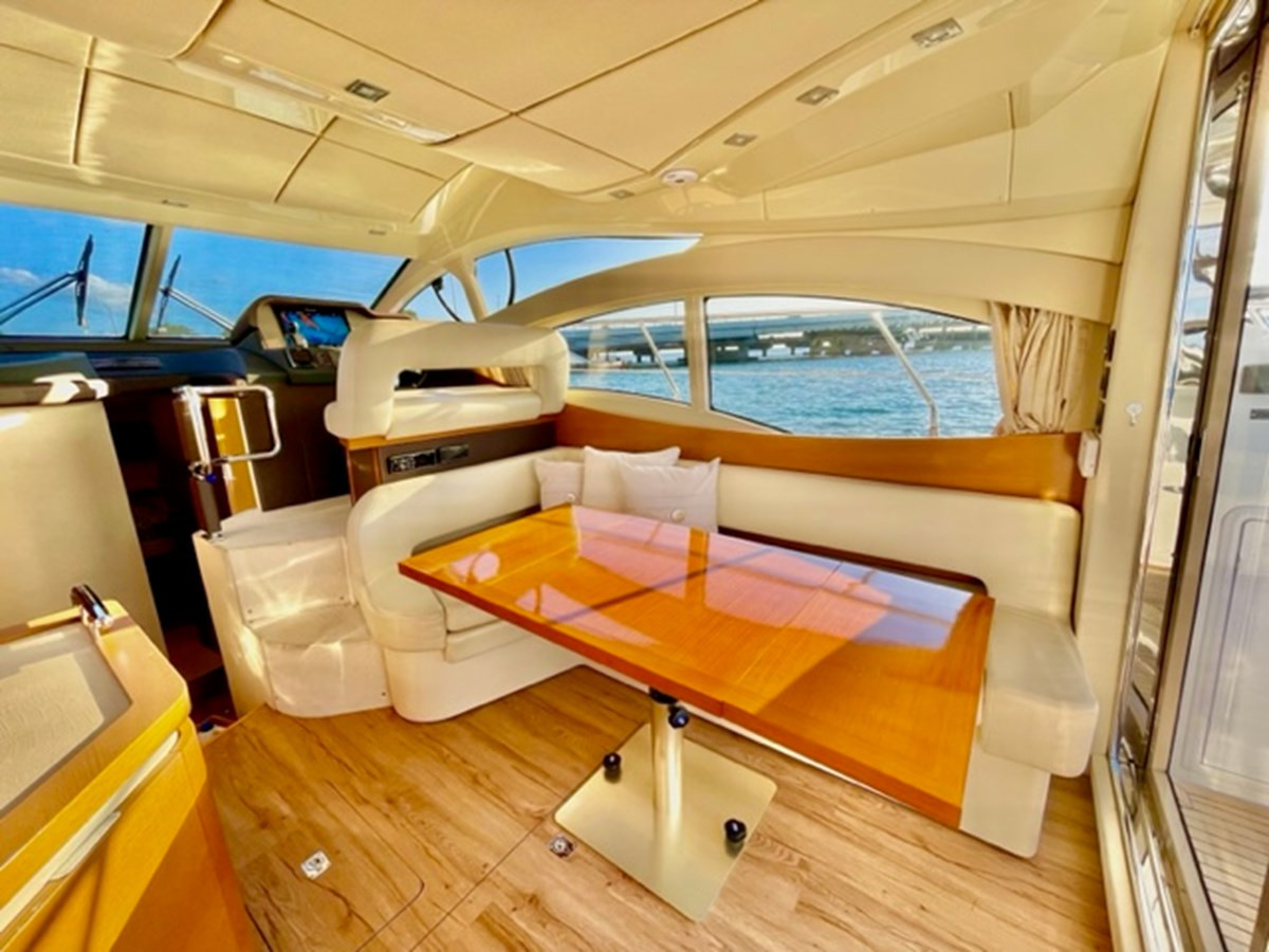 https://arconyachts.ams3.digitaloceanspaces.com/156612/conversions/large_4112759-optimize.jpg